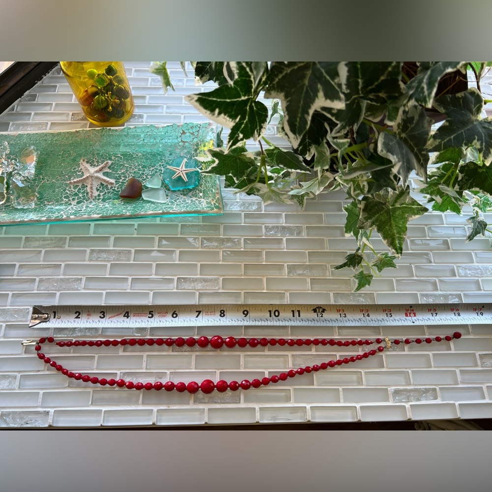 Valentines Day Vintage Glass Beads Opaque Cherry Red Faceted & Graduated w knots - Picture 3 of 5